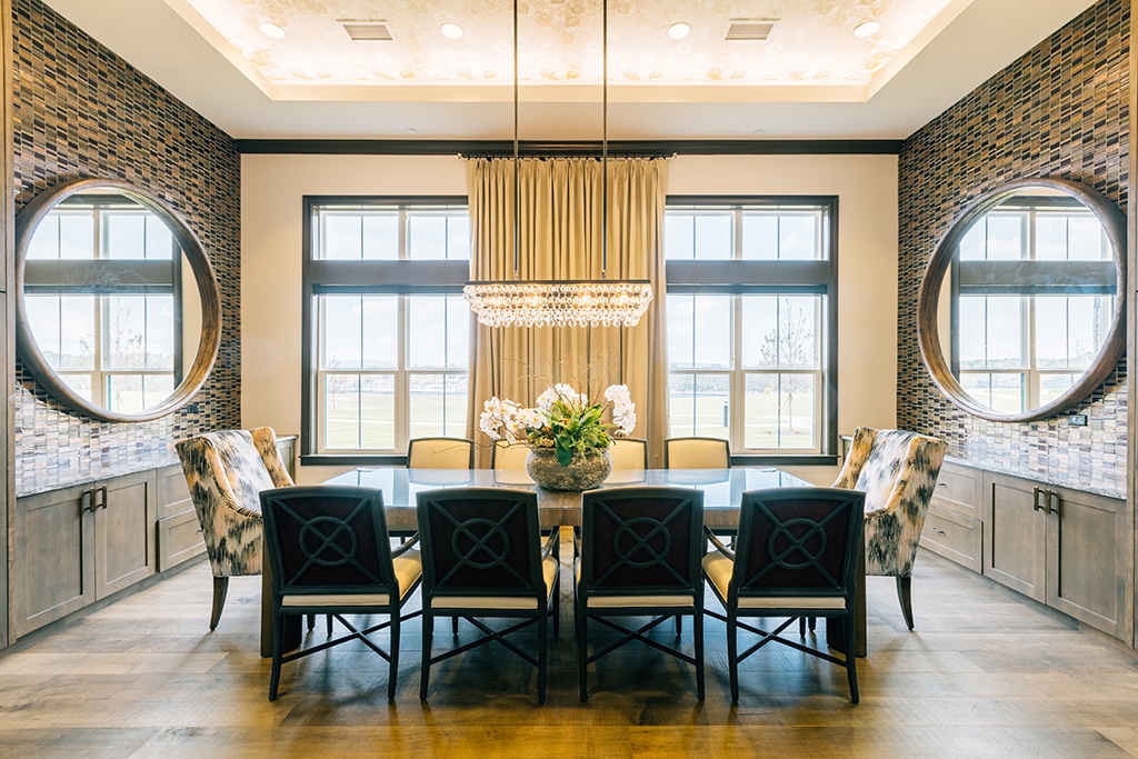 Elegant fine dinning room.